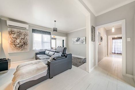 Photo of property in 52 Durham Crescent, Fairfield, Lower Hutt, 5011