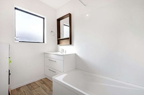 Photo of property in 35b Aquarius Drive, Kawaha Point, Rotorua, 3010