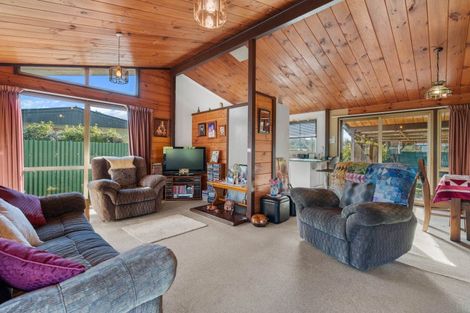 Photo of property in 13 Humphries Street, Greytown, 5712