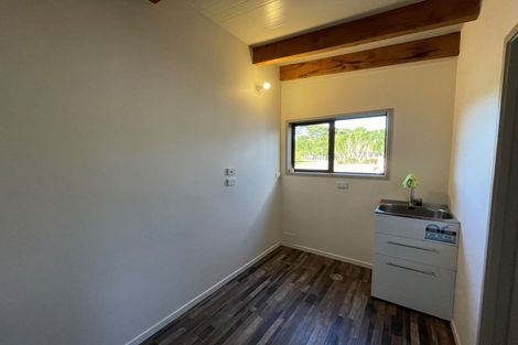 Photo of property in 2 Arthur Road, Paraite, New Plymouth, 4373