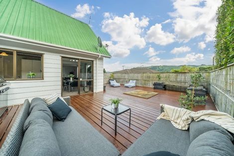 Photo of property in 1 Garth Lane, Maoribank, Upper Hutt, 5018