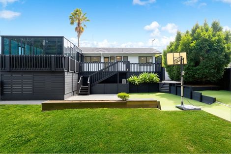 Photo of property in 9 West Harbour Drive, West Harbour, Auckland, 0618