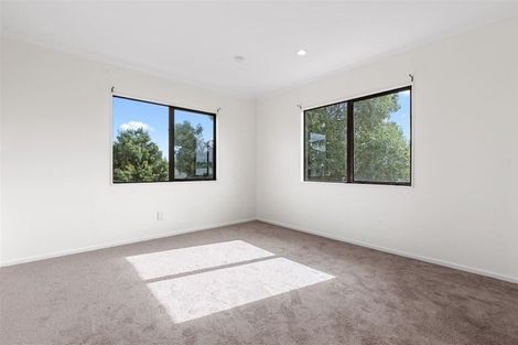 Photo of property in 27 Mt Lebanon Crescent, The Gardens, Auckland, 2105