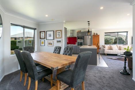 Photo of property in 8 Twin Willow Close, Cambridge, 3434