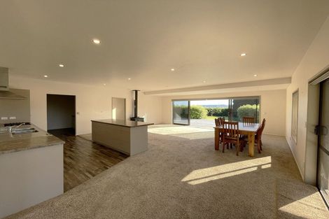 Photo of property in 2 Arthur Road, Paraite, New Plymouth, 4373