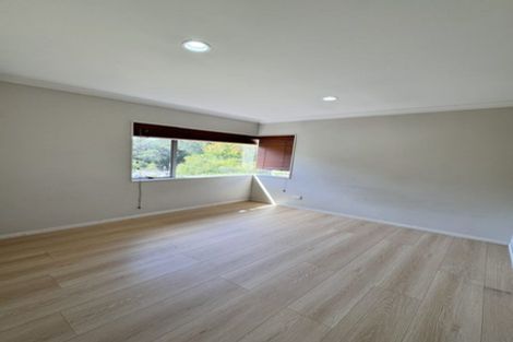 Photo of property in 52 Sapperton Drive, Henderson, Auckland, 0612