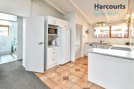 Photo of property in 8 Booker Place, Weymouth, Auckland, 2103