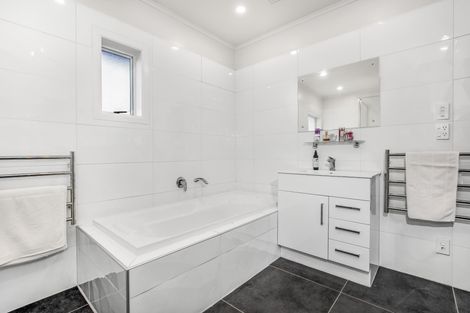 Photo of property in 8 Hunua Road, Papakura, 2110