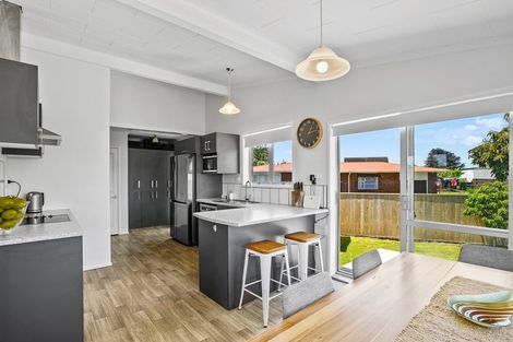 Photo of property in 57 Manu Crescent, Upper Vogeltown, New Plymouth, 4310