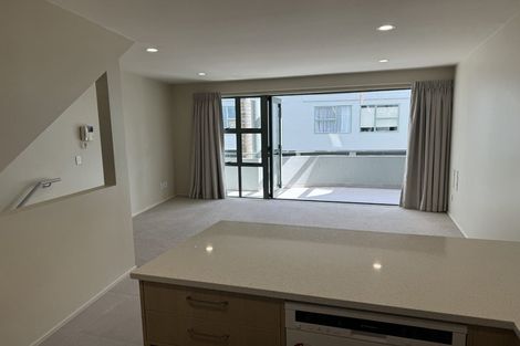 Photo of property in 8/19 Ocean View Road, Hillcrest, Auckland, 0627