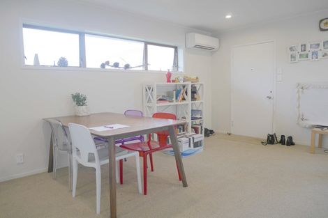 Photo of property in 2/28 Priestley Drive, Bucklands Beach, Auckland, 2014