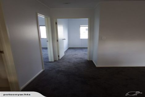 Photo of property in The Haven, 15/120 Beach Haven Road, Beach Haven, Auckland, 0626