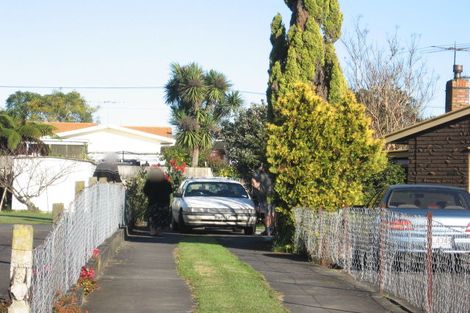 Photo of property in 16 Clendon Place, Manurewa, Auckland, 2102