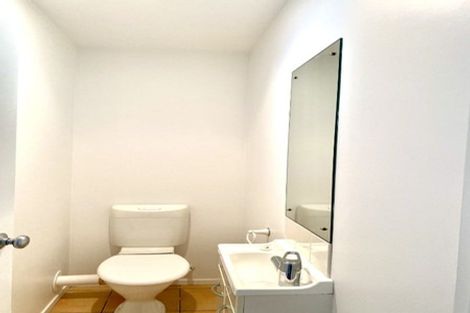 Photo of property in 3/42 Fields Parade, Oteha, Auckland, 0632