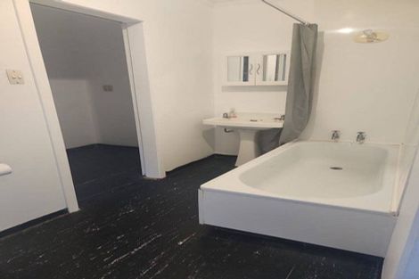 Photo of property in 2/82 Barnard Street, Wadestown, Wellington, 6012