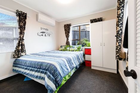 Photo of property in 2/262 Don Buck Road, Massey, Auckland, 0614