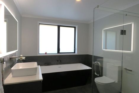 Photo of property in 2 Paapaka Way, Waiuku, 2123