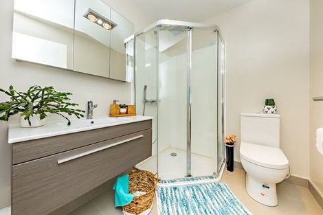 Photo of property in 28/11 Ray Small Drive, Papakura, 2110