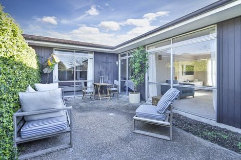 Photo of property in 2/518 Fitzroy Avenue, Hastings, 4122
