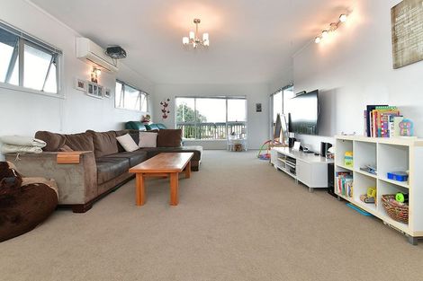 Photo of property in 43 Pohutukawa Avenue, Red Beach, 0932