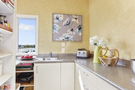 Photo of property in 12 Ross Avenue, Glenfield, Auckland, 0629