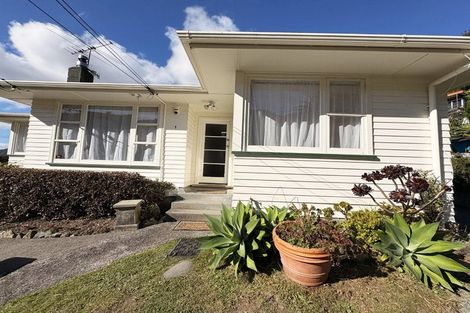 Photo of property in 1 Holmes Grove, Naenae, Lower Hutt, 5011