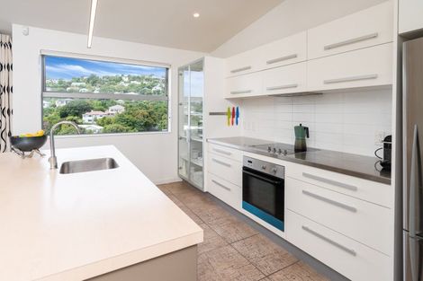 Photo of property in 20 Tiketike Way, Brooklyn, Wellington, 6021