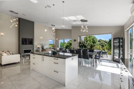 Photo of property in 29 Schopolo Place, Schnapper Rock, Auckland, 0632
