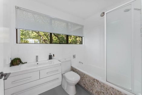 Photo of property in 10 Latham Road, York Bay, Lower Hutt, 5013