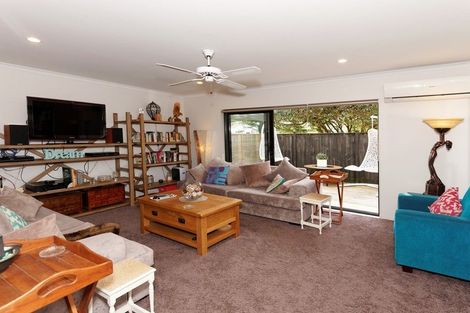 Photo of property in 11a Gane Lane, Te Atatu Peninsula, Auckland, 0610