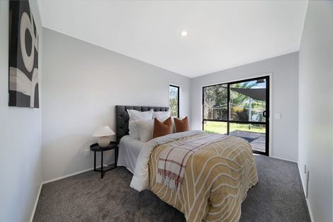 Photo of property in 10 Claverdon Drive, Massey, Auckland, 0614