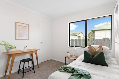 Photo of property in 2/7 Rewarewa Road, Te Atatu Peninsula, Auckland, 0610