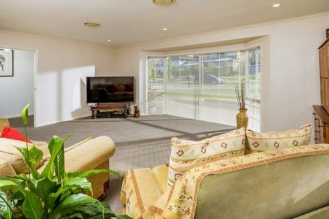 Photo of property in 8 Highwood Grove, Torbay, Auckland, 0630