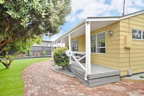 Photo of property in 65 Kuaka Crescent, Bromley, Christchurch, 8062