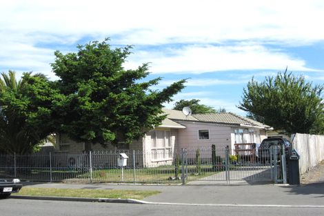 Photo of property in 27 Royal Park Drive, Parklands, Christchurch, 8083