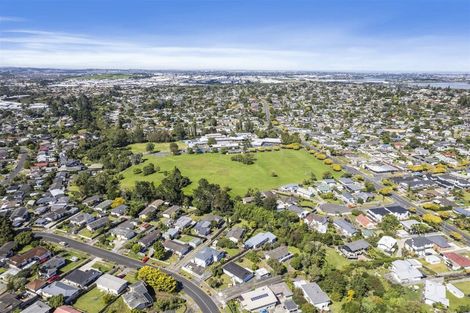 Photo of property in 73 Archmillen Avenue, Pakuranga Heights, Auckland, 2010