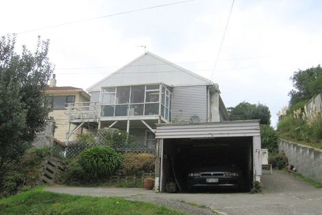 Photo of property in 25 Hungerford Road, Lyall Bay, Wellington, 6022