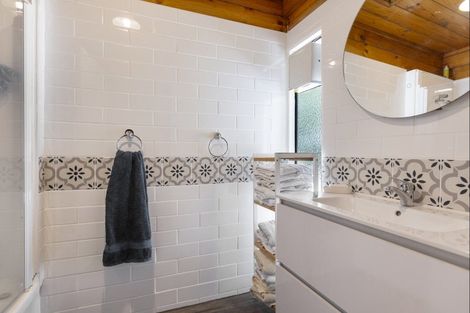 Photo of property in 12 Woodleigh Street, Frankleigh Park, New Plymouth, 4310
