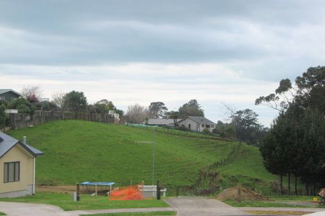 Photo of property in 11 Long Place, Frankleigh Park, New Plymouth, 4310