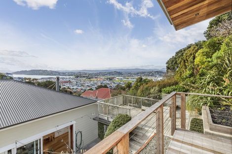 Photo of property in 118 Sutherland Road, Melrose, Wellington, 6023