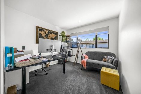 Photo of property in 25f Oteha Valley Road, Northcross, Auckland, 0632