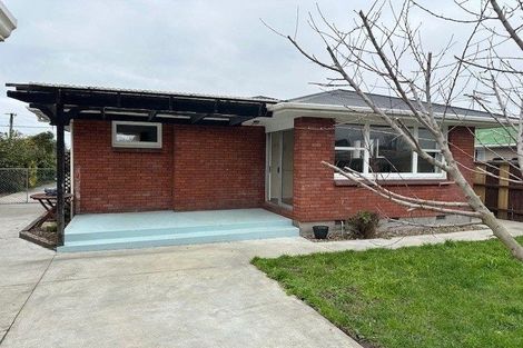 Photo of property in 90 Frensham Crescent, Woolston, Christchurch, 8062