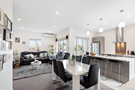 Photo of property in 77 Grove Road, Papakura, 2110