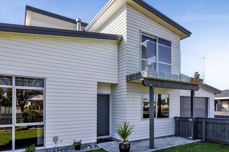 Photo of property in 74 Broadway, Stratford, 4332