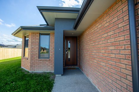 Photo of property in 7 Devon Lane, Carterton, 5713