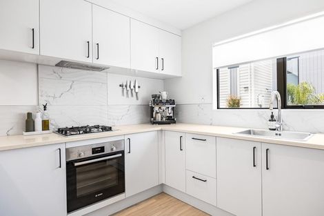 Photo of property in 14b Kelwyn Road, Kelston, Auckland, 0602