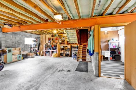 Photo of property in 18 Oberon Street, Stratford, 4332