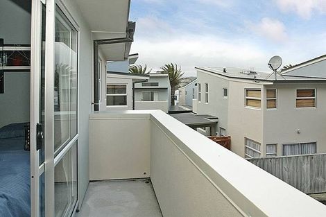 Photo of property in 12/138 Queens Drive, Lyall Bay, Wellington, 6022