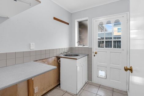 Photo of property in 16 Rosebank Avenue, Kelvin Grove, Palmerston North, 4414