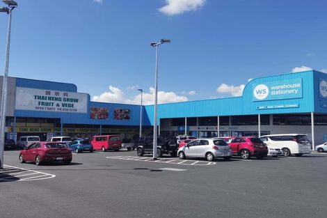 Photo of property in 10e Roberts Road, Te Atatu South, Auckland, 0610